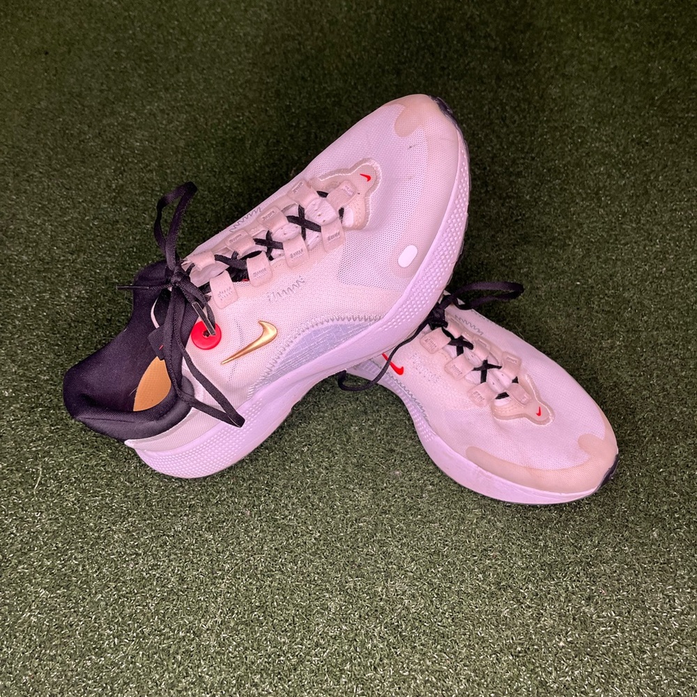 Nike React Escape RN White/Red Women’s Size 9